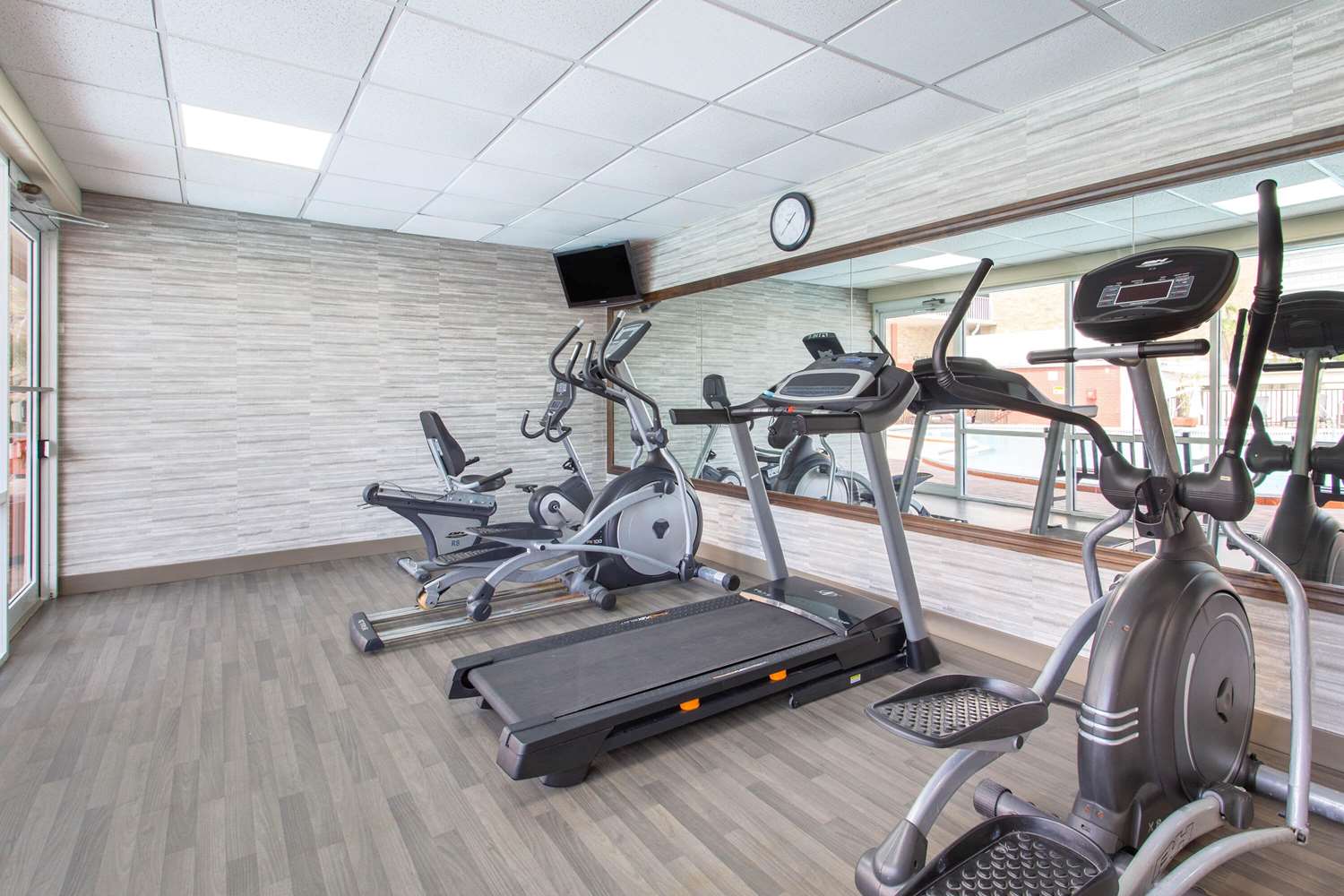 Ramada By Wyndham Tampa Airport Westshore 10/29