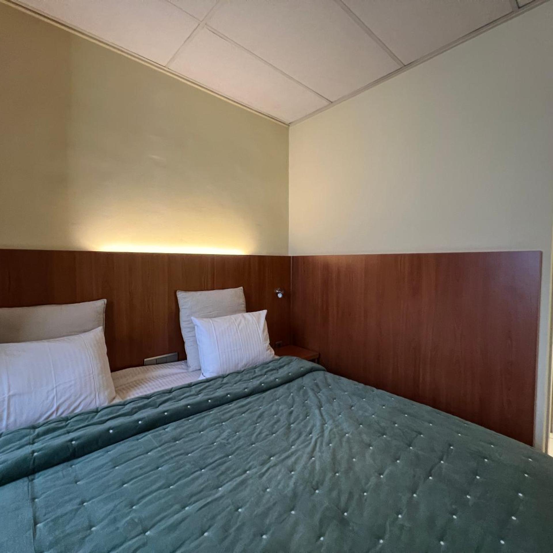 Hotel De Venne 8/50