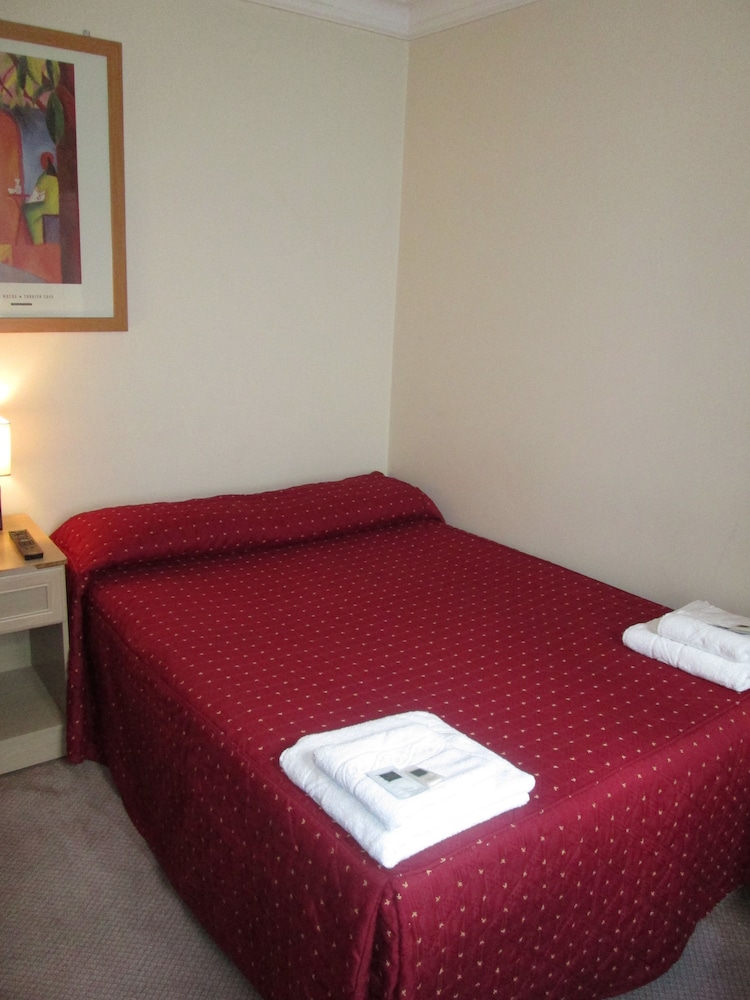 Brompton Hotel 25/60