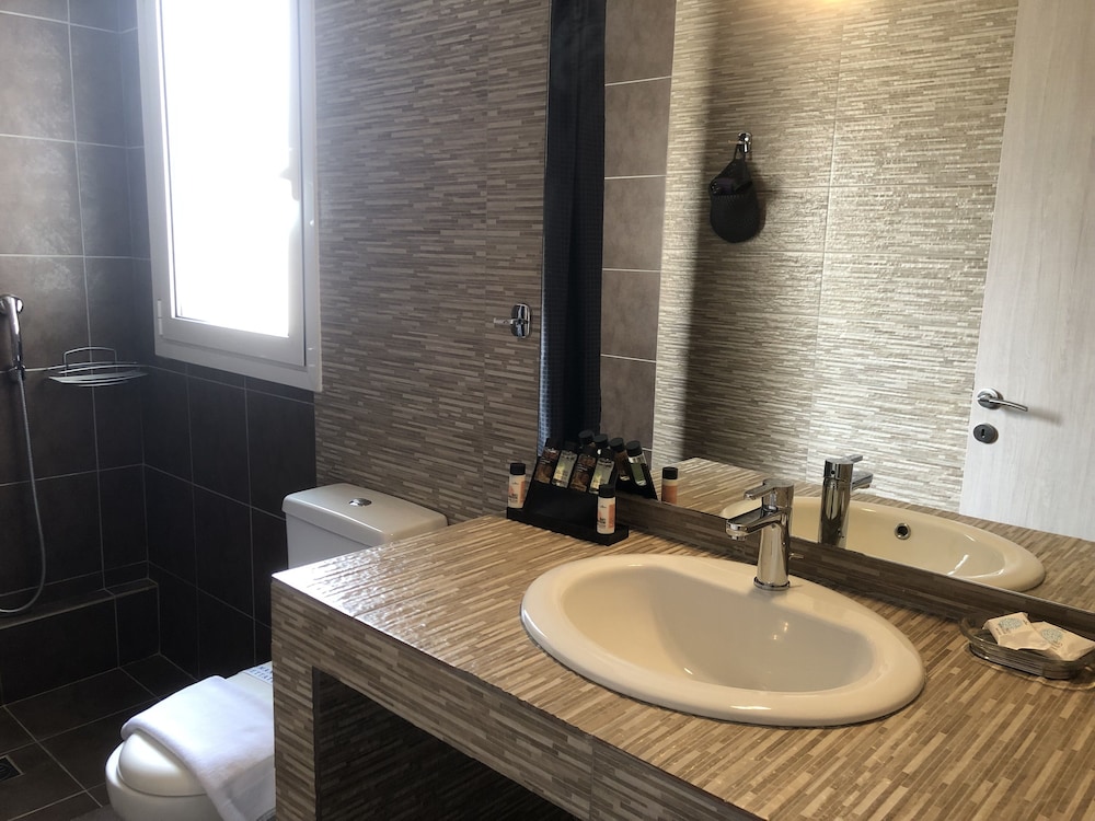 Connect Suites 44/48