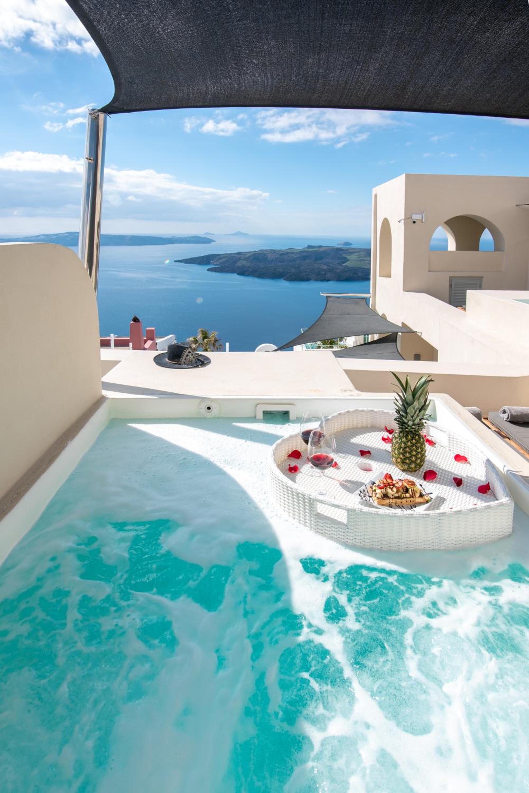 Caldera Cliff Illusion Suites 5/24
