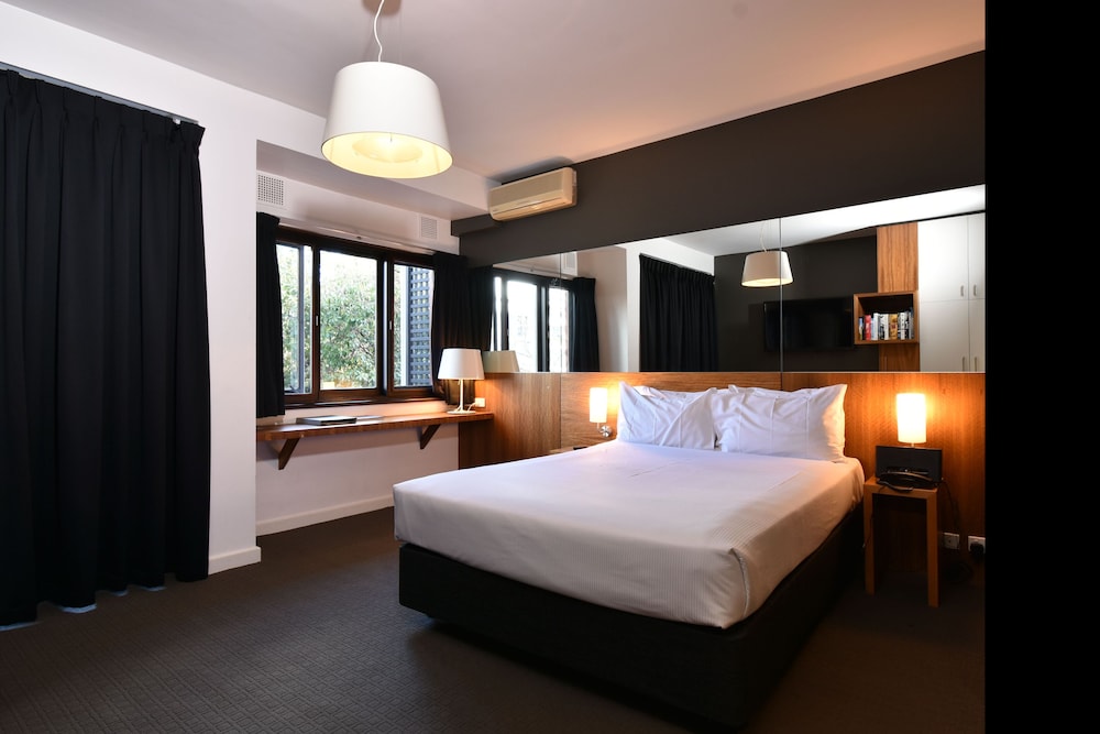 LONGSTAY, STUDIO