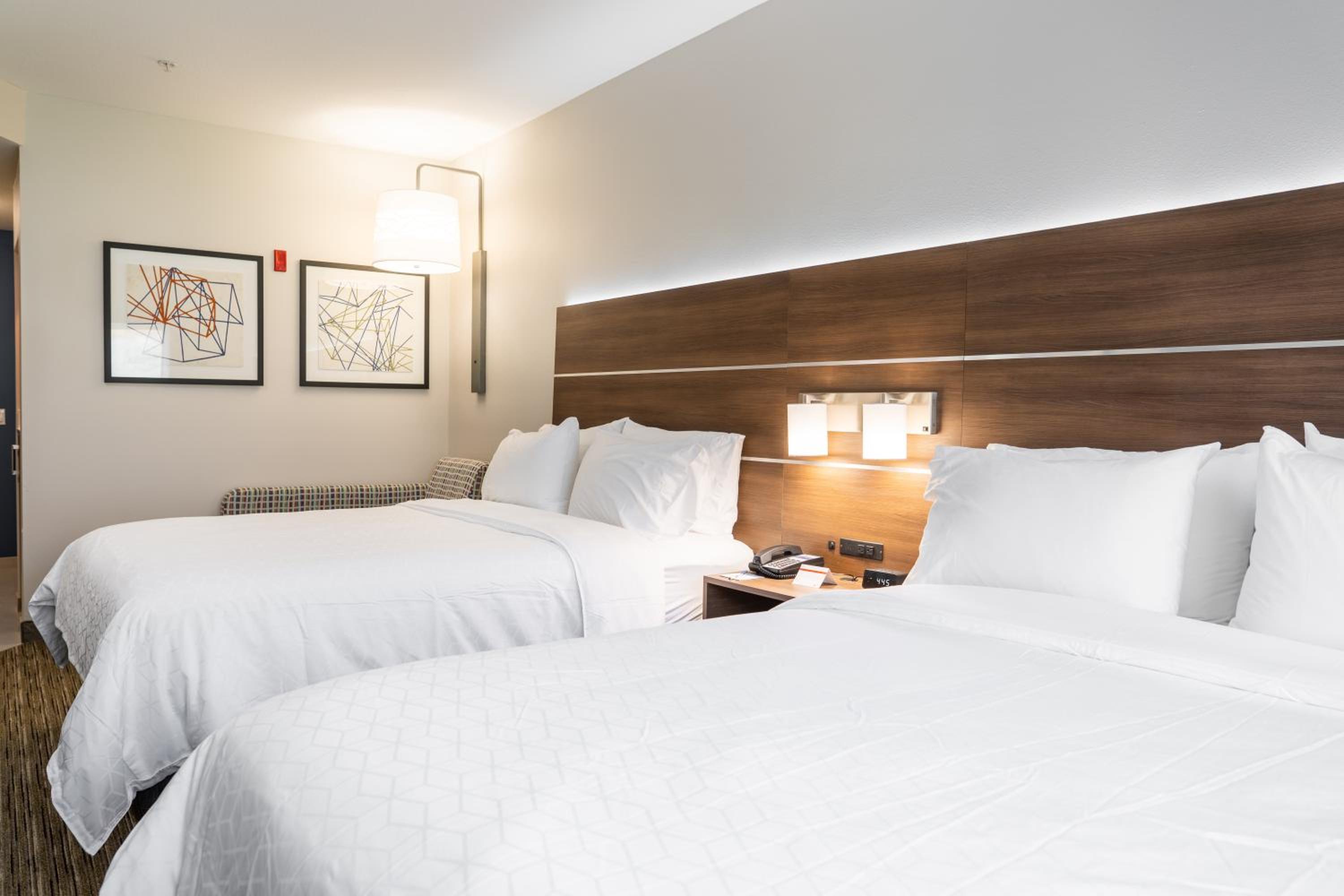 Room, 2 Double Beds, Bathtub, Accessible