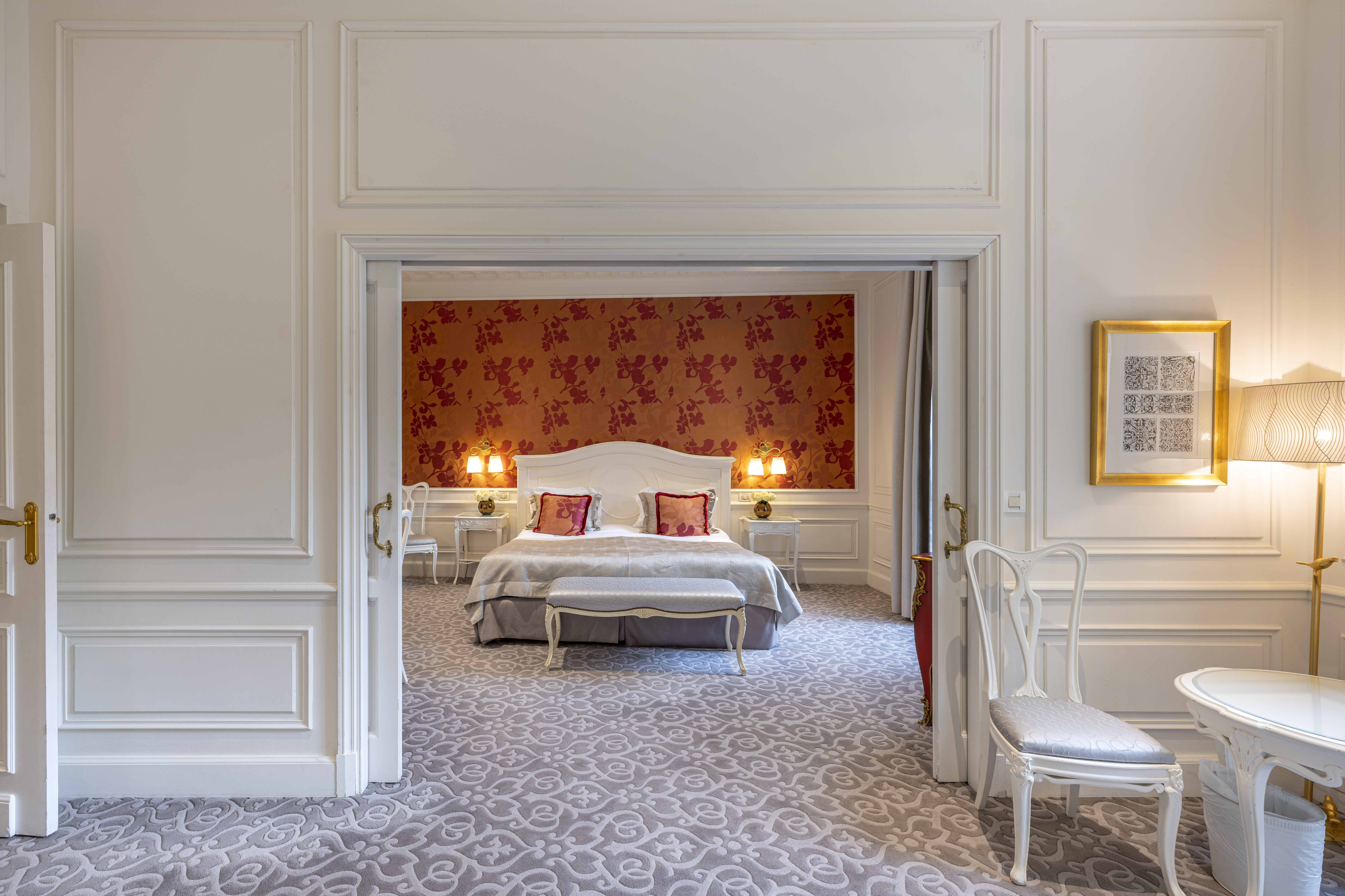 Suite, city or courtyard view