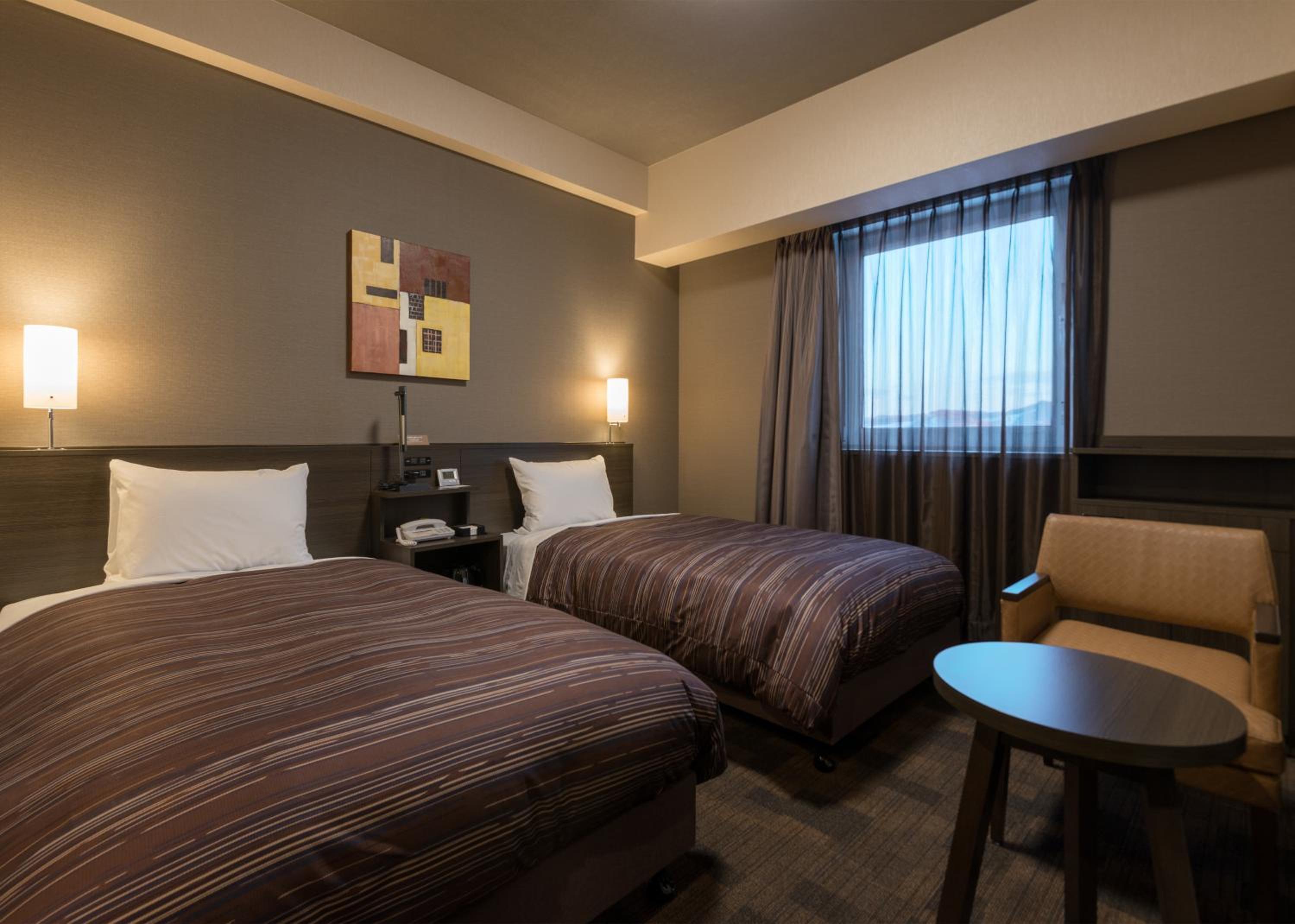 Standard, Twin Beds