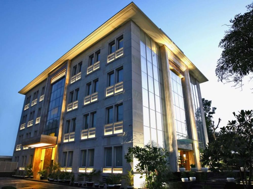 The Muse Sarovar Portico, Nehru Place 3/42