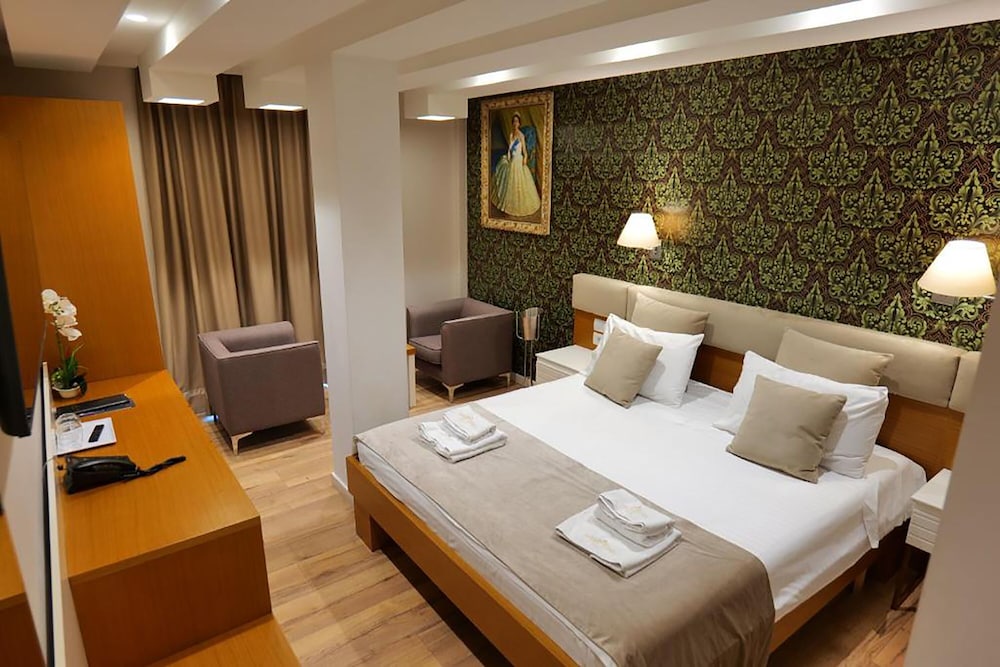 Hotel Queen 15/34