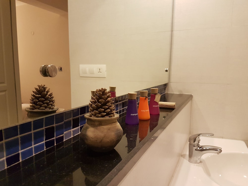 UTSE SUITES 45/46