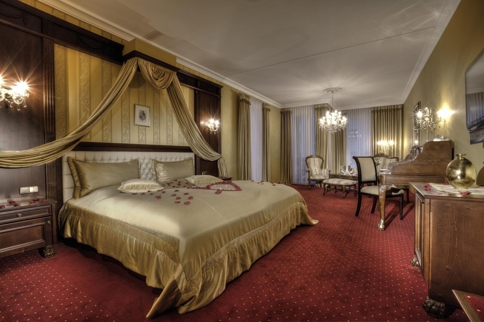 Romance, Suite