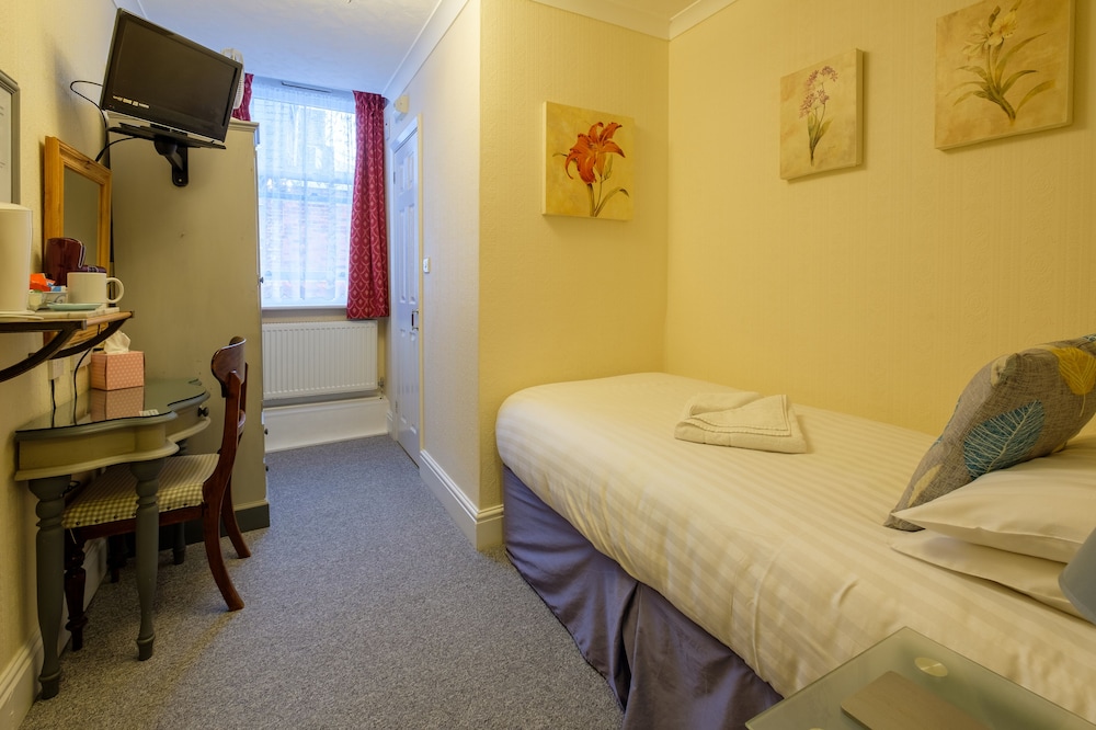 Newport Quay Bed And Breakfast 14/45