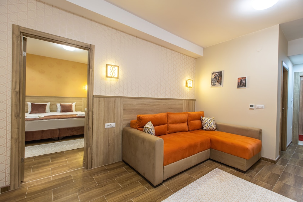 Deluxe, Studio, Suite, King Bed, Sofa