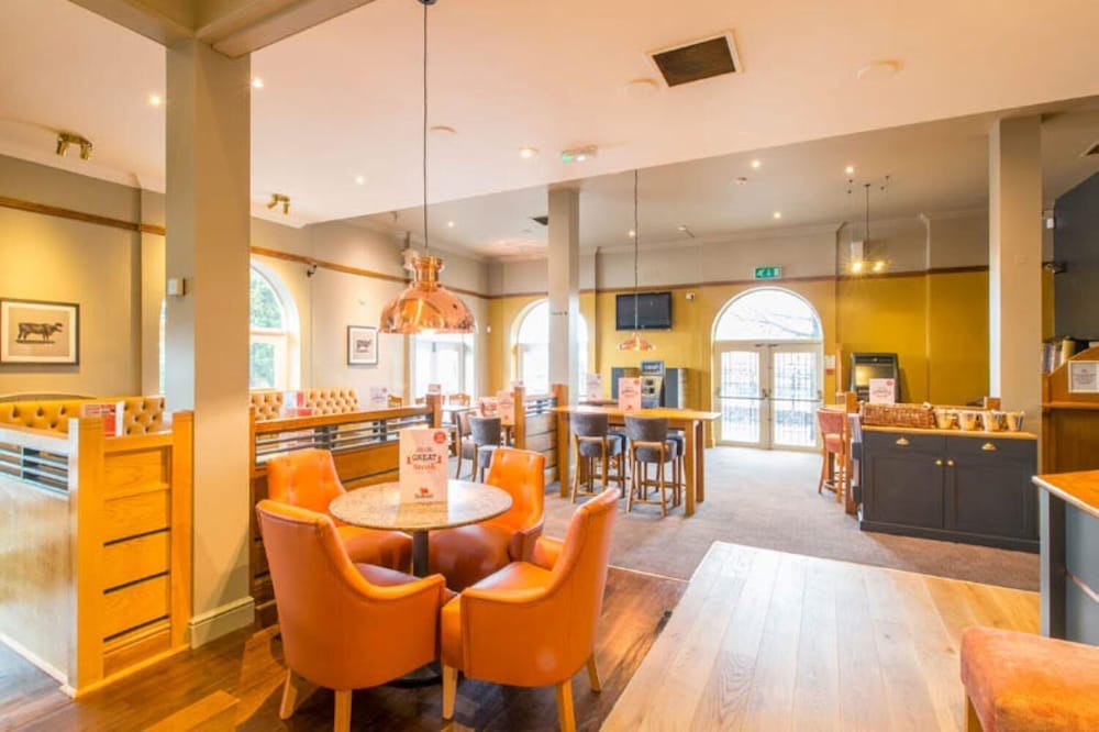 Premier Inn Manchester Salford Quays 32/47