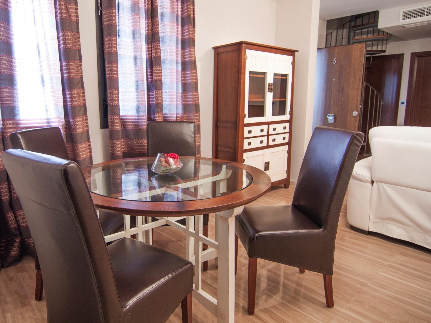 4 Rooms, Apartment