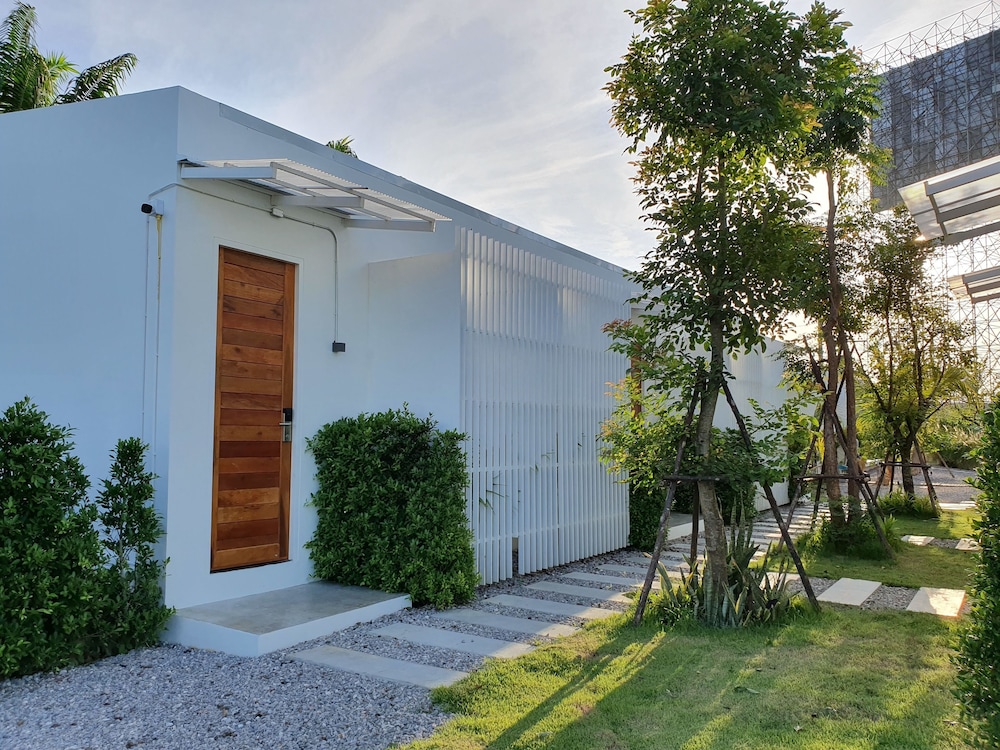 MEET Boutique Resort 1/43