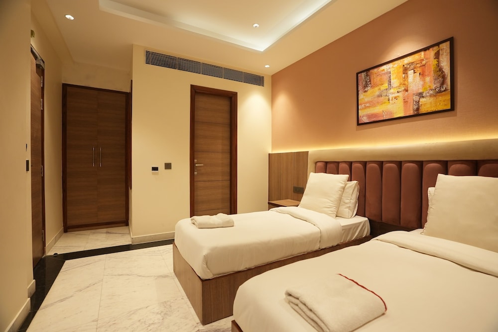 Lime Tree Hotels & Banquet Greater Noida 17/50