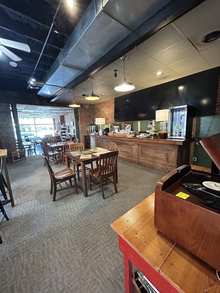 William Watson Hotel 29/49