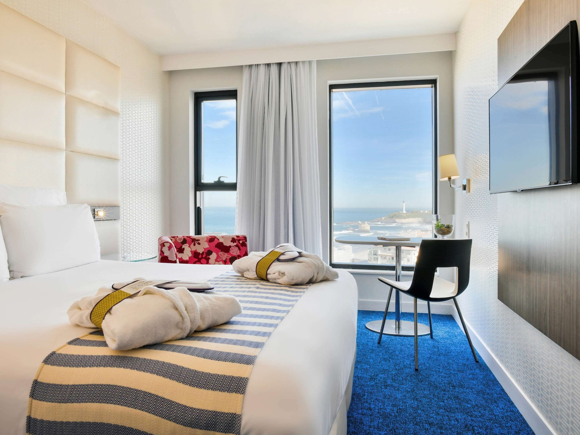 PRIVILEGE, DOUBLE BED, SEA VIEW