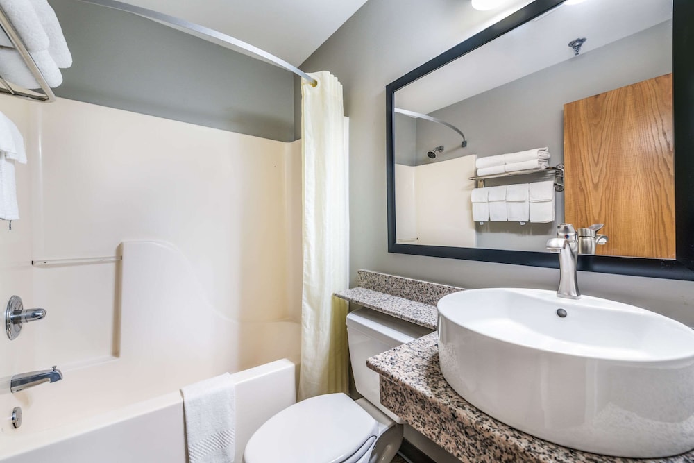SureStay Plus Hotel by Best Western Sevierville 23/39