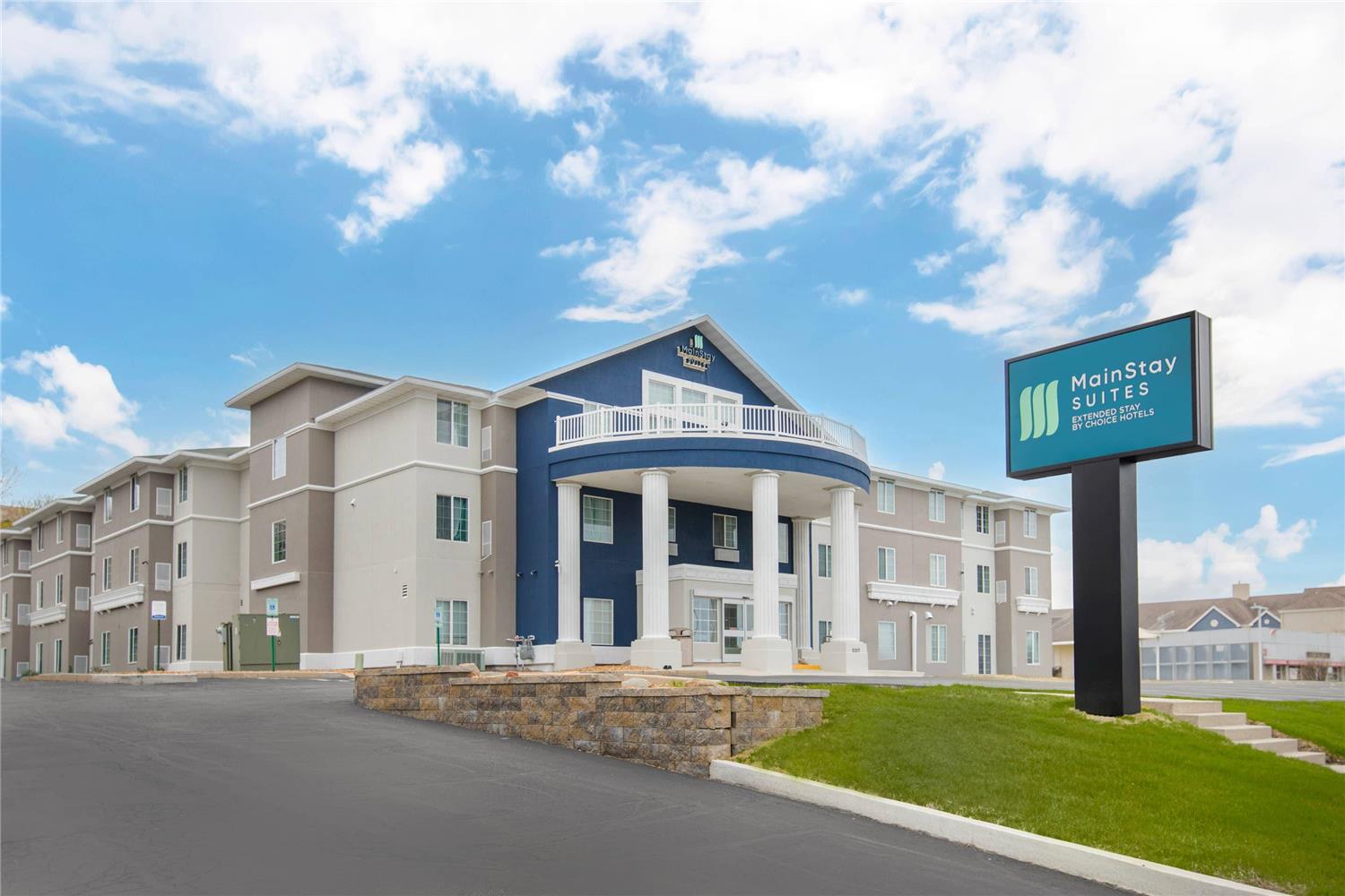 MainStay Suites Madison Airport 49/52