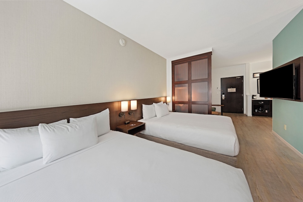 Room, 2 Queen Beds, Sofa, High Floor