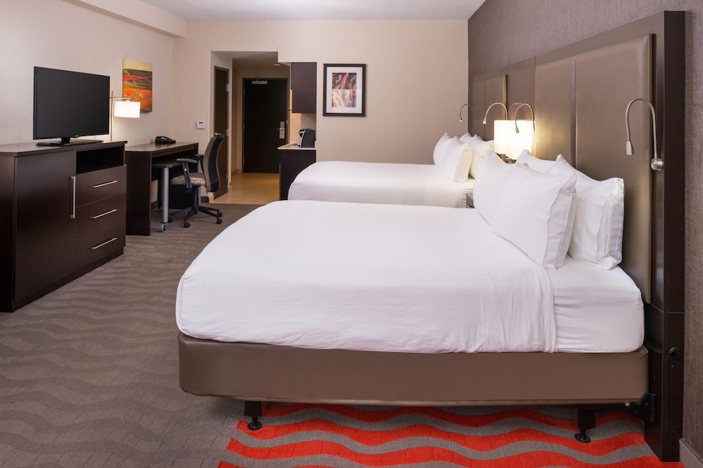Holiday Inn Express Suites Monroe 23/58