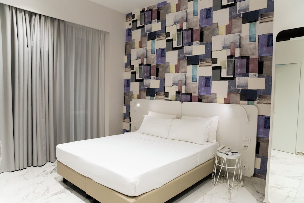 SUPERIOR, DOUBLE OR TWIN BED