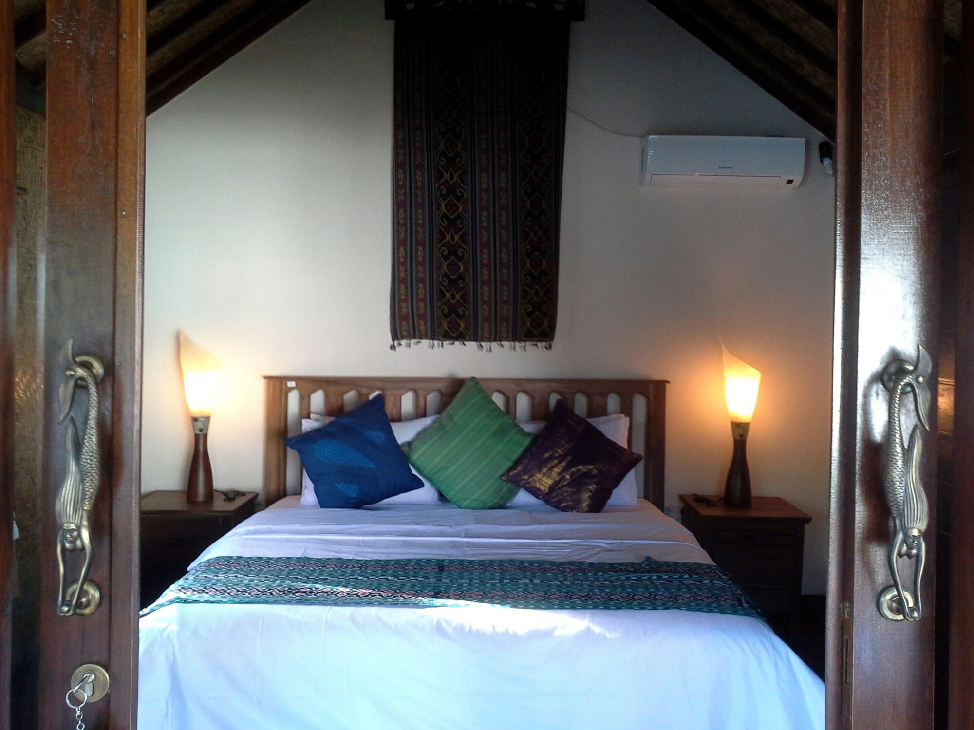 TREE TOP, WATER, TRADITIONAL, DOUBLE BED