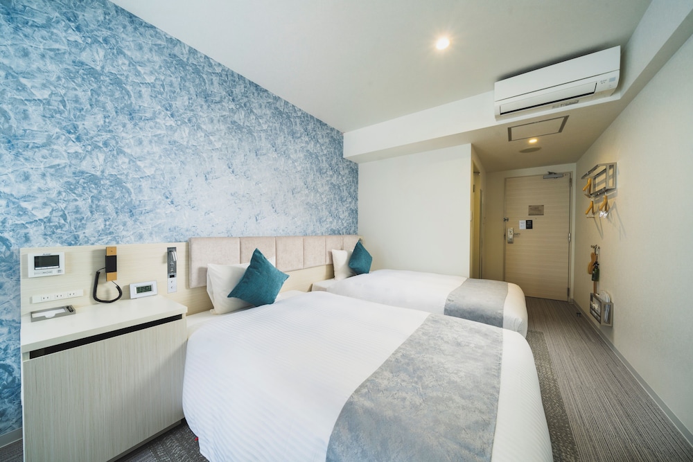 ROOM, TRIPLE, 2 DOUBLE BEDS, SOFA
