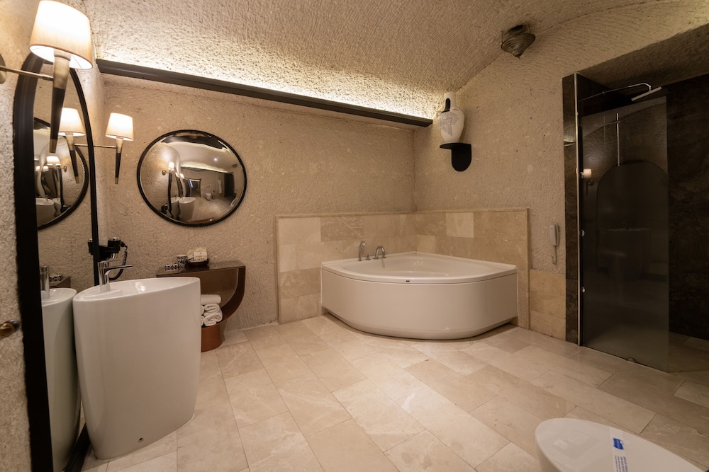 Artemis Cave Suites 61/64