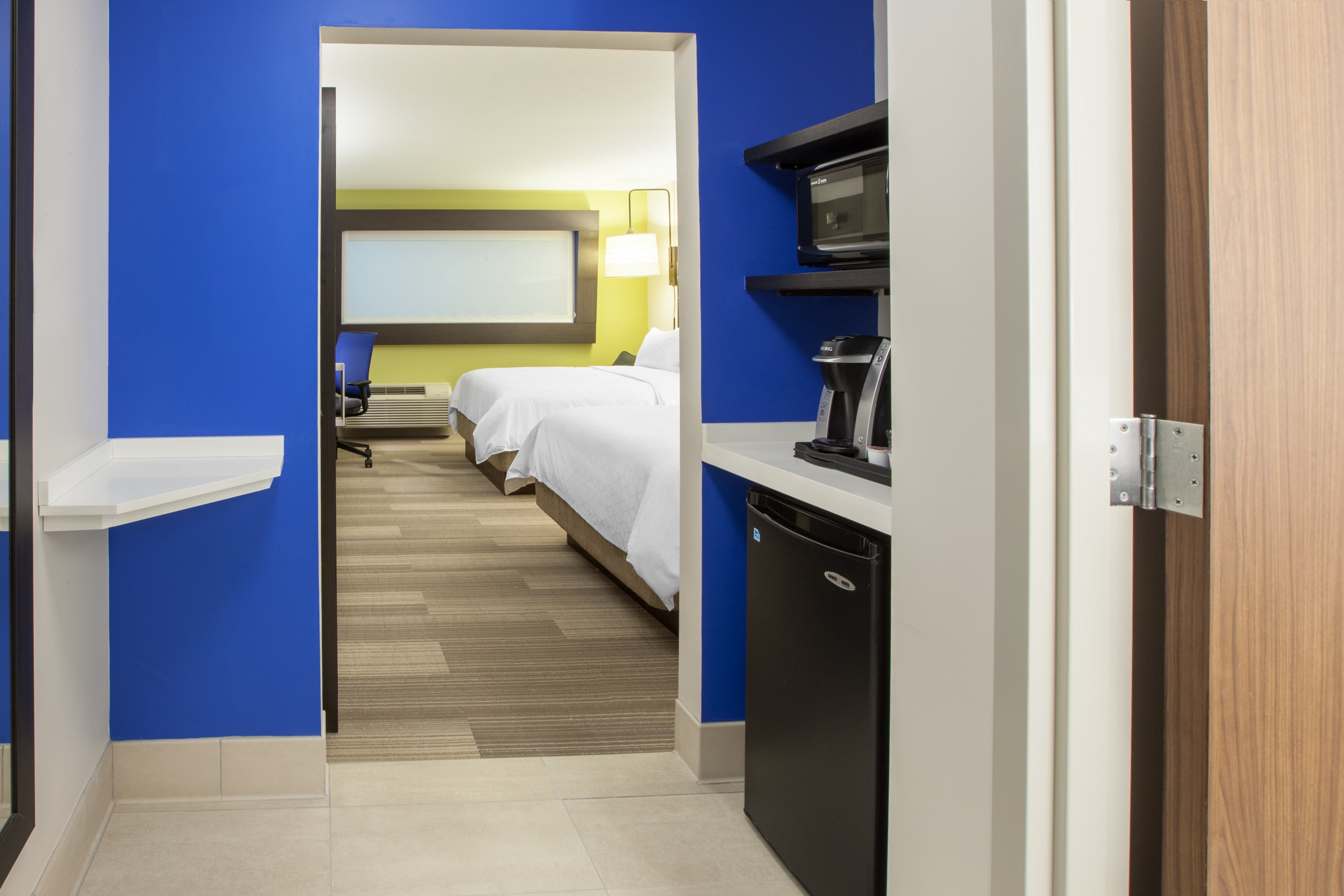 Holiday Inn Express Hotel Suites Savannah Midtown 81/81
