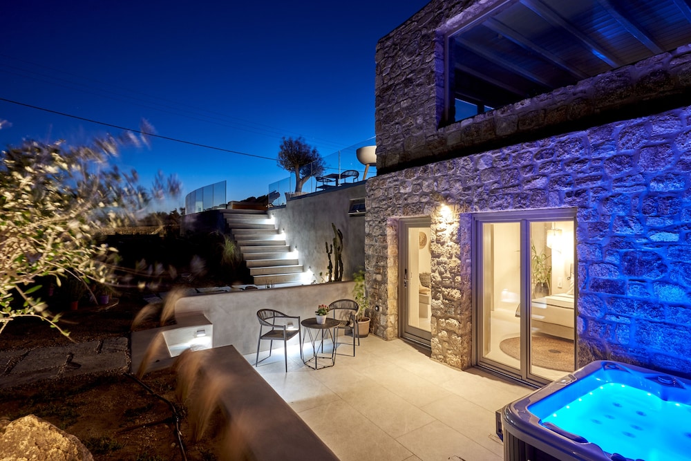 Ionic Suites 26/50