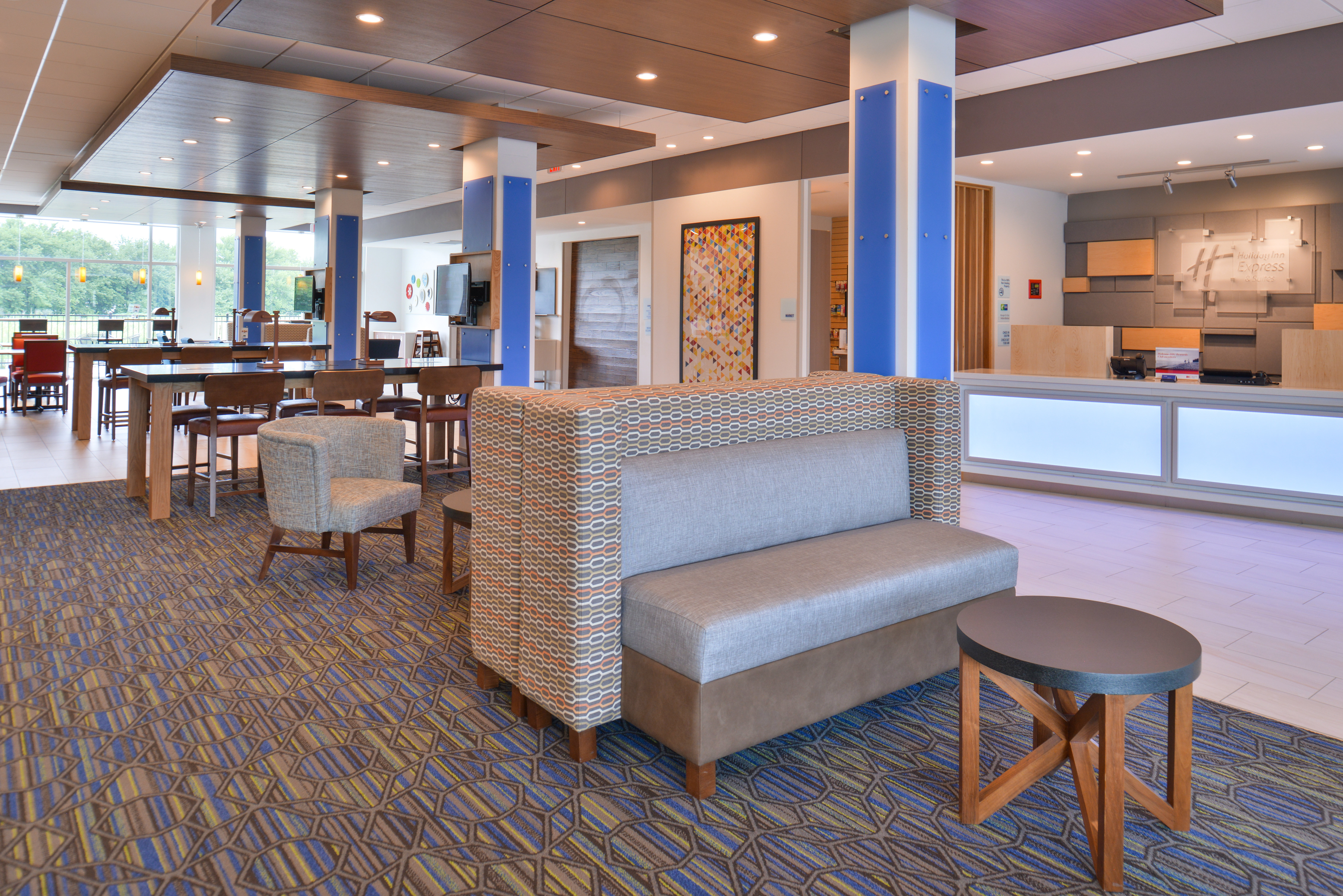 Holiday Inn Express & Suites OMAHA AIRPORT 47/64