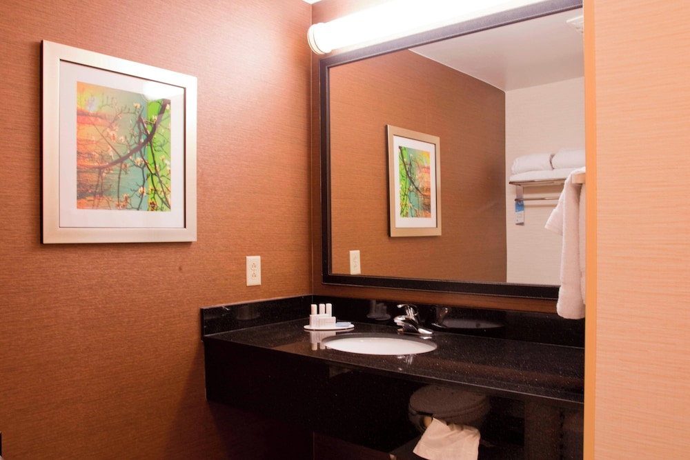 Fairfield Inn And Suites Bedford 34/36