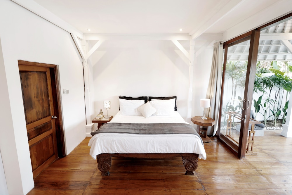 1 BEDROOM, APARTMENT, SHARED POOL