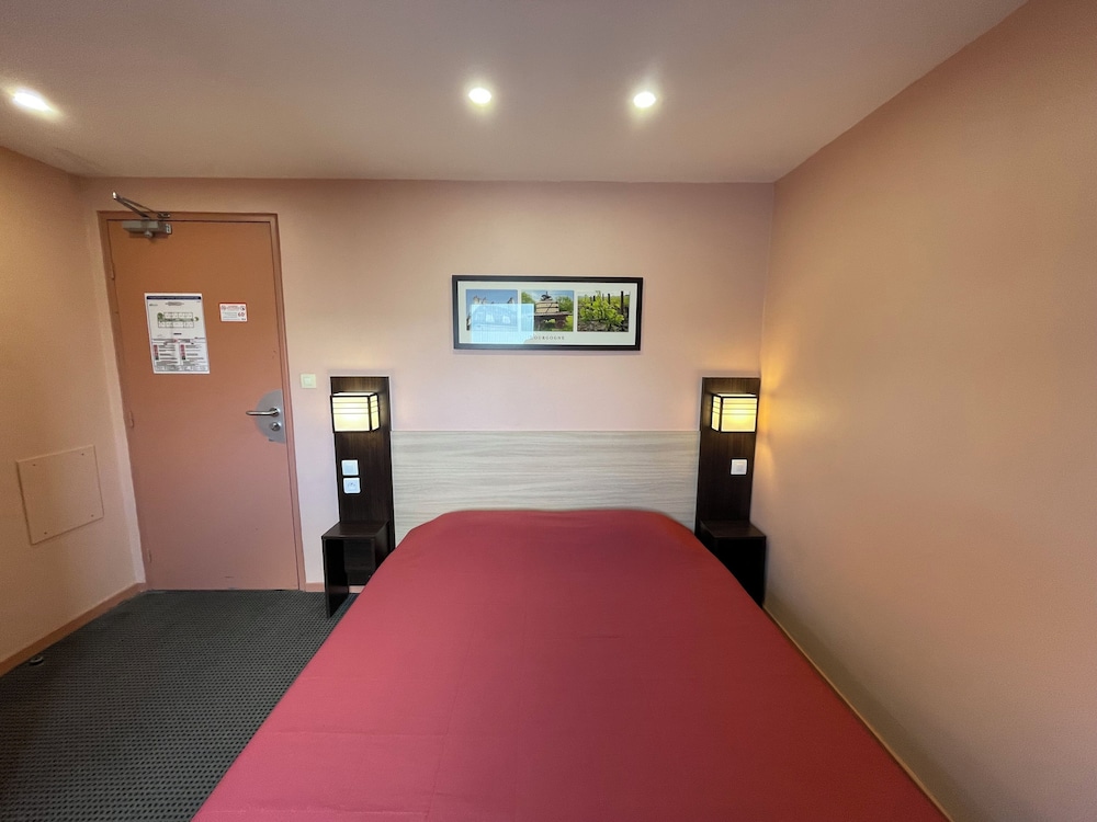 BRIT HOTEL SAINT-QUENTIN 34/53