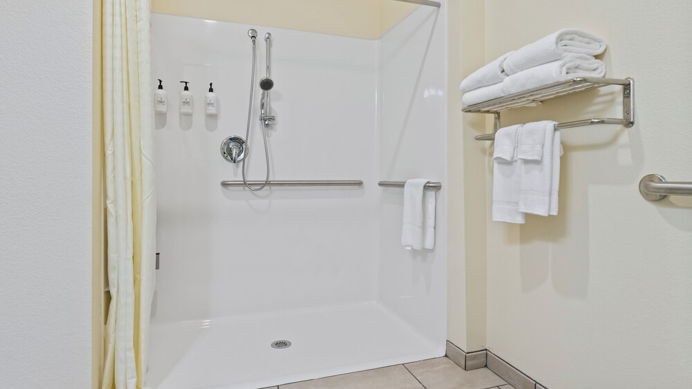 Cobblestone Hotel & Suites - Russells Point at Indian Lake 46/50
