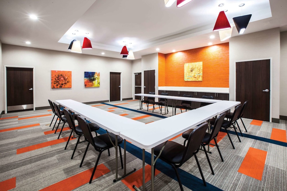 La Quinta Inn Suites By Wyndham Owasso 34/44