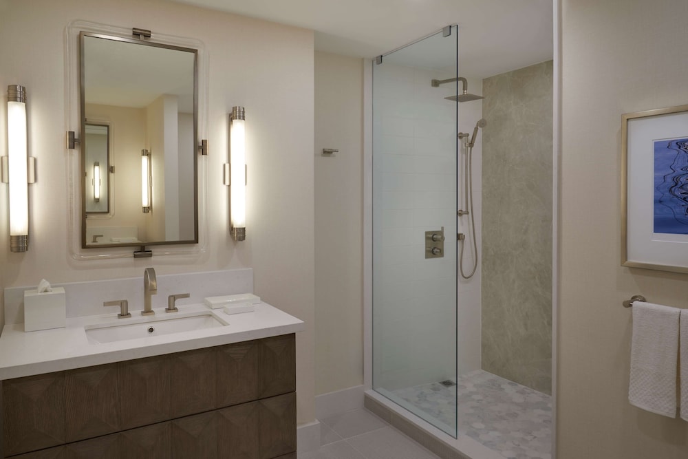 Hilton Toronto 24/75