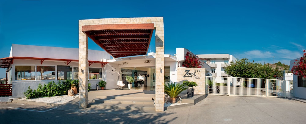 Zoes Hotel photo1