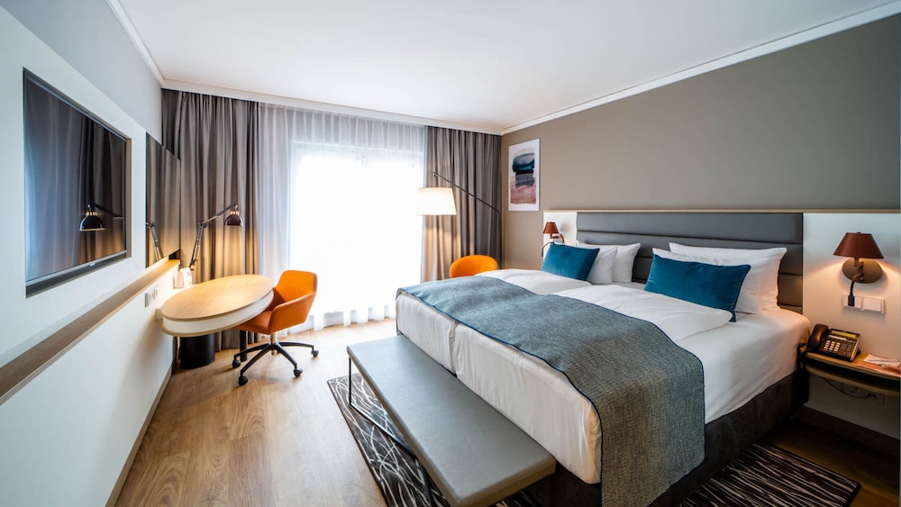 Holiday Inn Berlin Airport Conference Centre Formerly Holiday Inn Berlin International Airport 20/75