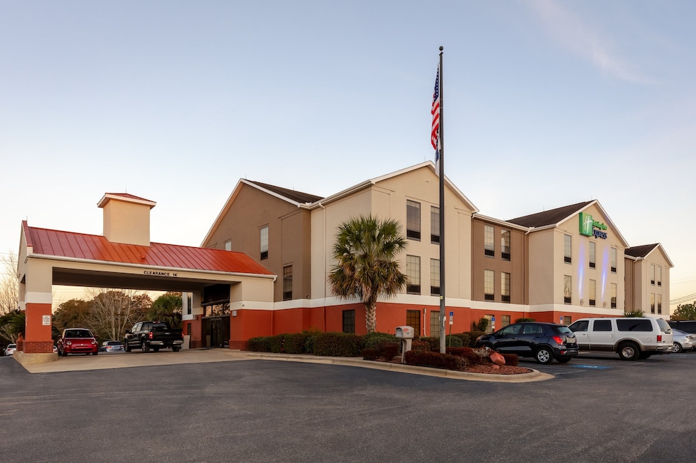 Holiday Inn Express Hotel & Suites Milton East I-10 1/73