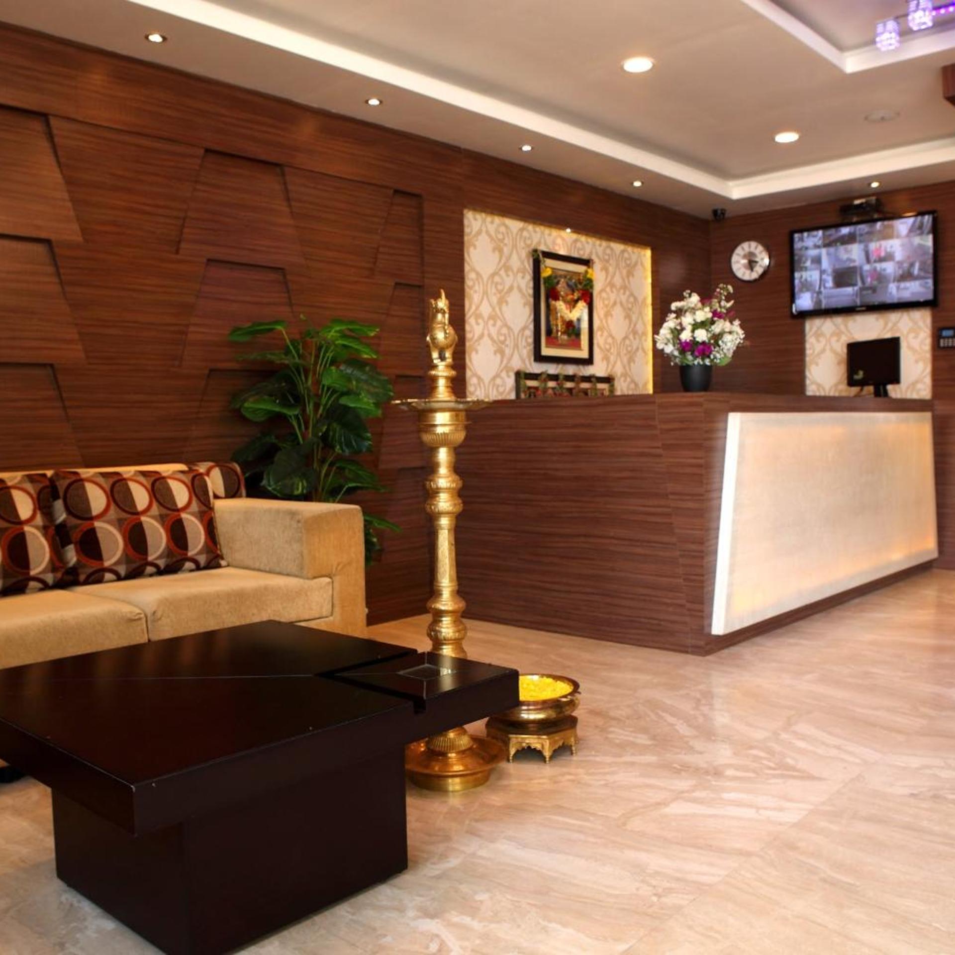 OYO Premium Avinashi Road Hope College 3/43