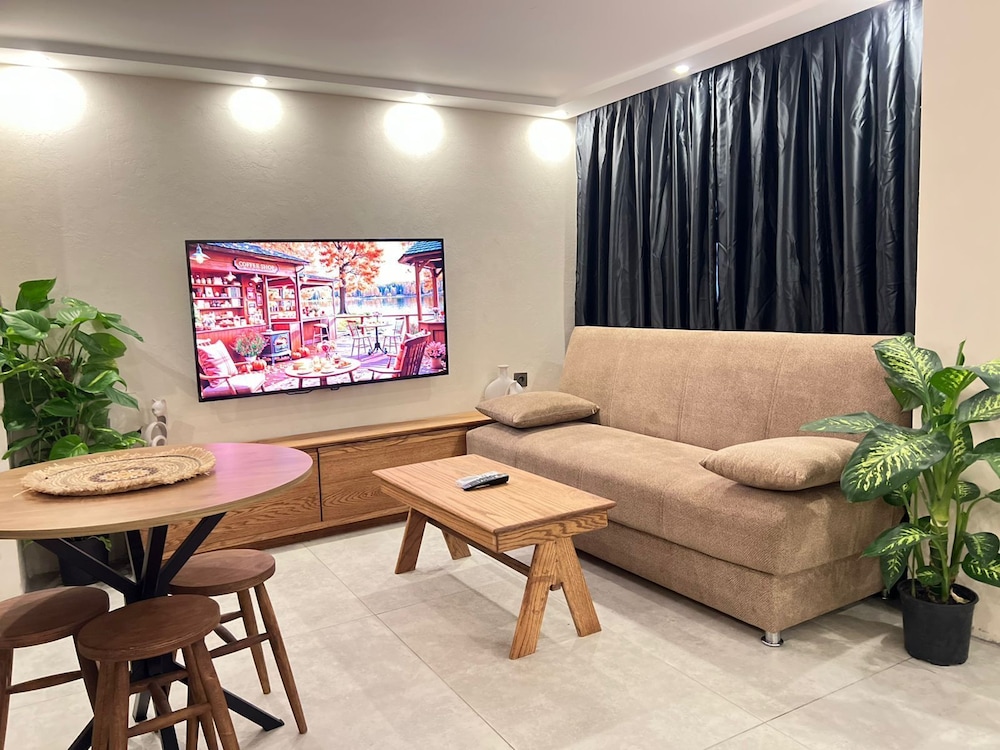 Khalkedon Suite 35/50