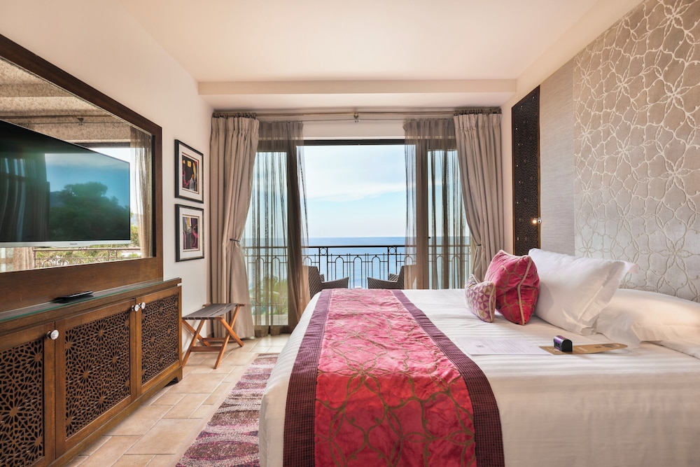 Standard, Queen Bed, Beach Side, Sea View, Balcony