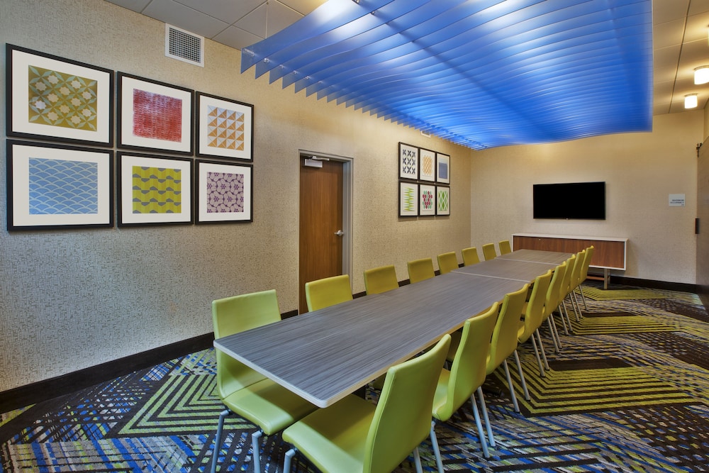 Holiday Inn Express And Suites South Hill 37/40