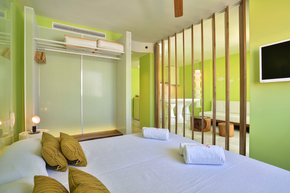 Junior Suite, Studio, Twin Beds, Balcony