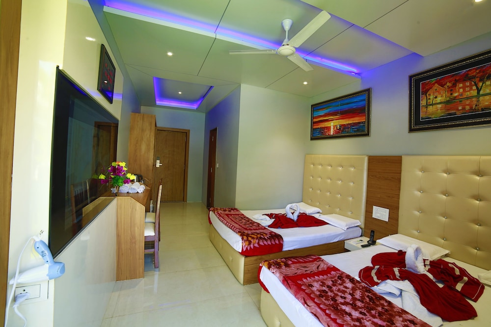 ROOM, DOUBLE BED