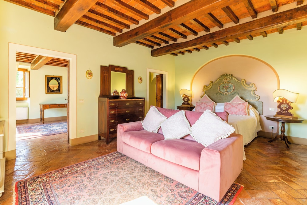 EXECUTIVE, SUITE