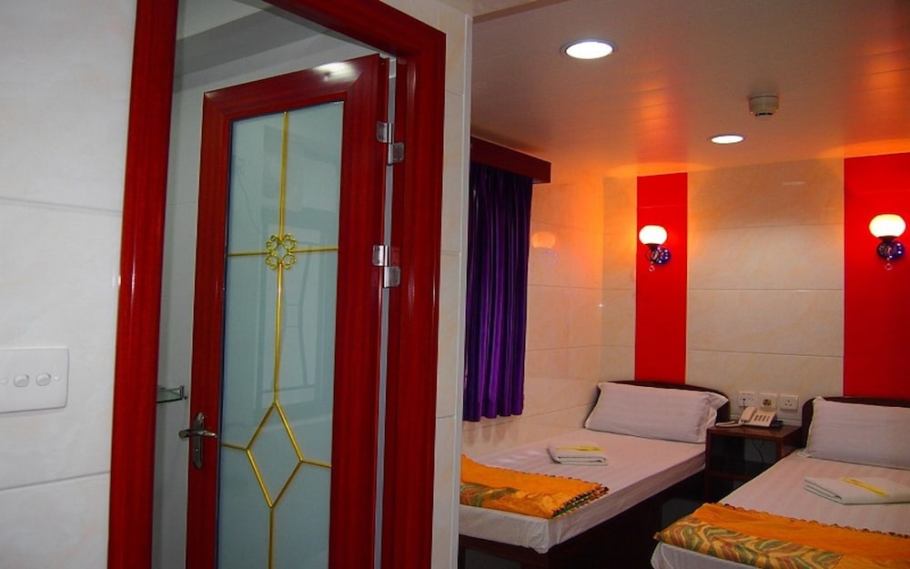 Traveller's Hostel 32/33