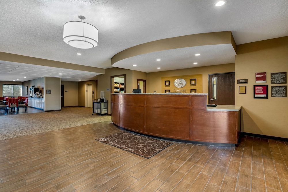 Comfort Suites Cedar Falls Industrial Park 9/34